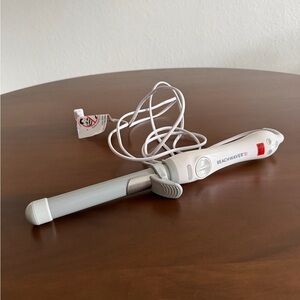 Beachwaver® S1 Dual Voltage White Rotating Curling Iron